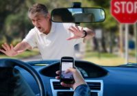 Can I Use a Cell Phone While Driving in Arizona